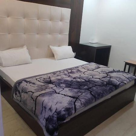 Hotel Uday Raj By Wb Inn Агра Екстер'єр фото