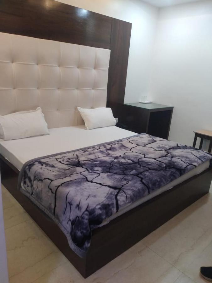 Hotel Uday Raj By Wb Inn Агра Екстер'єр фото