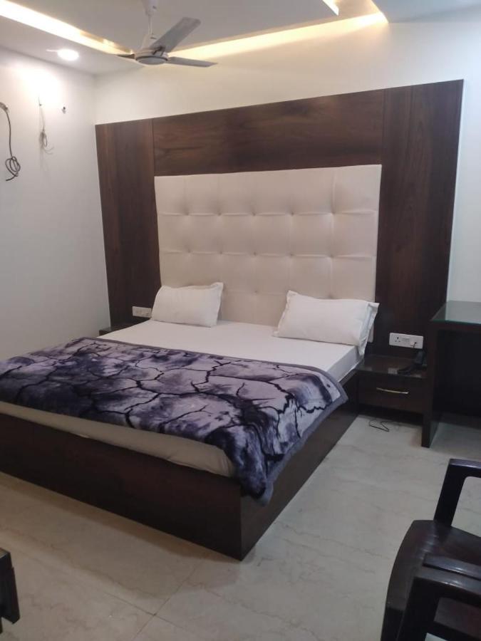 Hotel Uday Raj By Wb Inn Агра Екстер'єр фото